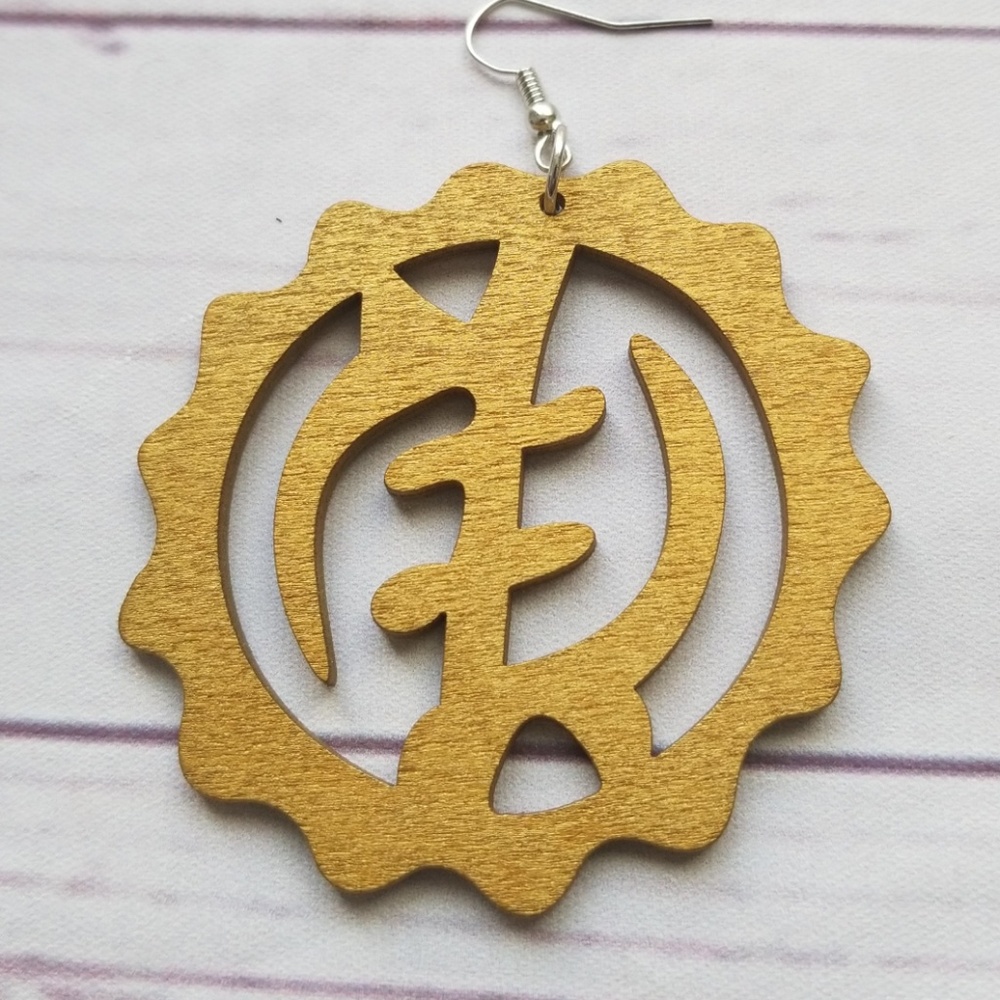 Golded wooden earring